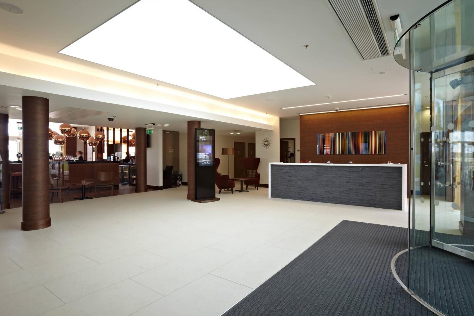 Lingfield Park Marriott Hotel & Country Club Екстер'єр фото
