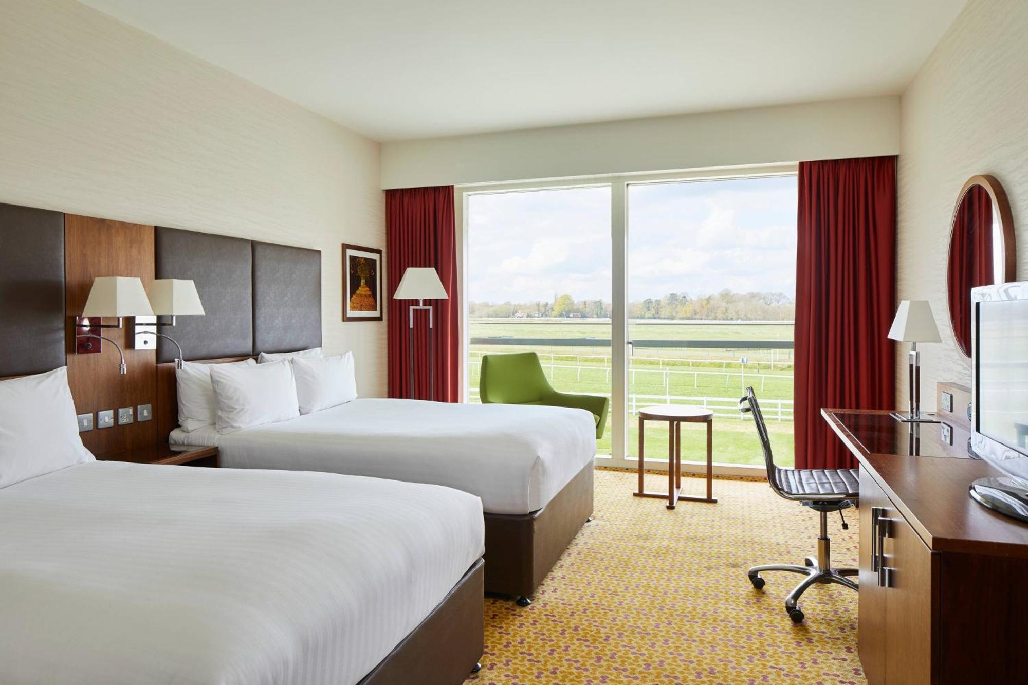 Lingfield Park Marriott Hotel & Country Club Екстер'єр фото