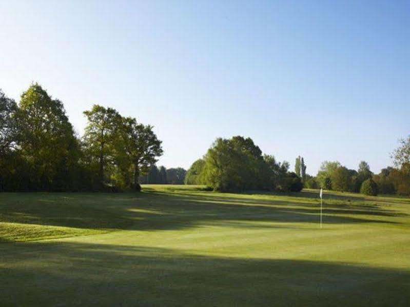 Lingfield Park Marriott Hotel & Country Club Екстер'єр фото